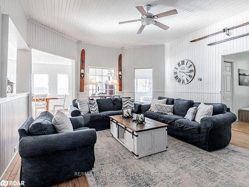 6568 Quarry Point Road, Ramara, ON - Indoor Photo Showing Living Room