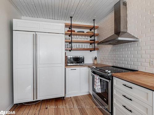 6568 Quarry Point Road, Ramara, ON - Indoor Photo Showing Kitchen