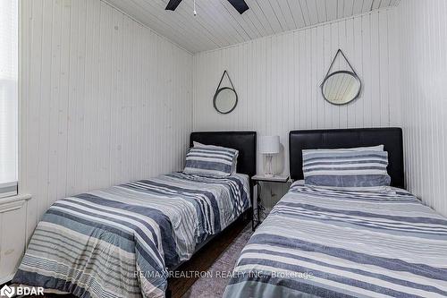 6568 Quarry Point Road, Ramara, ON - Indoor Photo Showing Bedroom