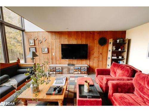 793493 3Rd Line Ehs Line, Mono, ON - Indoor Photo Showing Living Room