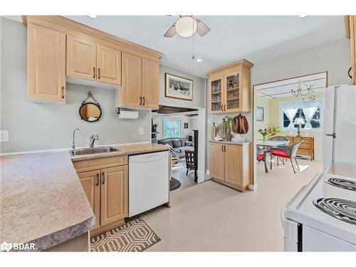 113 Minnetonka Road, Innisfil, ON - Indoor Photo Showing Kitchen