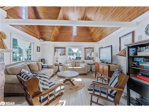 113 Minnetonka Road, Innisfil, ON - Indoor Photo Showing Living Room