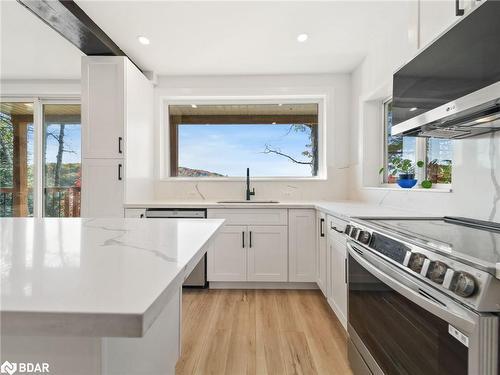 62 Mill Lake Trail, Mcdougall, ON - Indoor Photo Showing Kitchen With Upgraded Kitchen