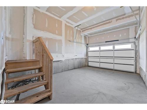 43 Federica Crescent, Wasaga Beach, ON - Indoor Photo Showing Garage