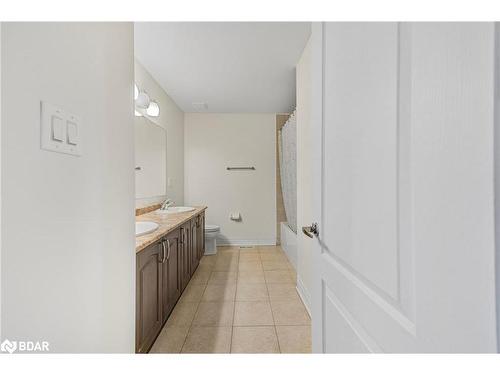 33 Collier Crescent, Angus, ON - Indoor Photo Showing Bathroom