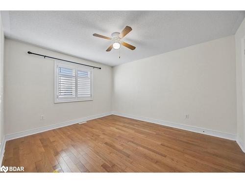 33 Collier Crescent, Angus, ON - Indoor Photo Showing Other Room