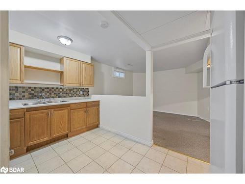 33 Collier Crescent, Angus, ON - Indoor Photo Showing Kitchen With Double Sink