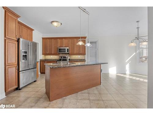 33 Collier Crescent, Angus, ON - Indoor Photo Showing Kitchen