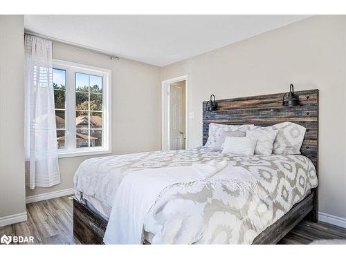 59 Hawthorne Crescent, Barrie, ON - Indoor Photo Showing Bedroom