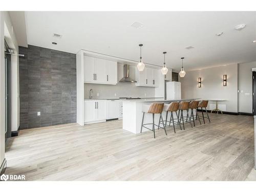 906-15 Glebe Street, Cambridge, ON - Indoor Photo Showing Kitchen With Upgraded Kitchen