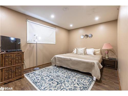 31 Applewood Lane, London, ON - Indoor Photo Showing Bedroom