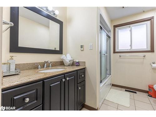 31 Applewood Lane, London, ON - Indoor Photo Showing Bathroom