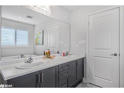 40 Cayton Crescent, Bradford, ON - Indoor Photo Showing Bathroom