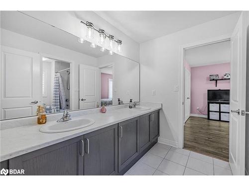 40 Cayton Crescent, Bradford, ON - Indoor Photo Showing Bathroom