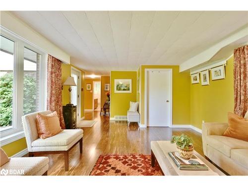 1359 St Vincent St Street, Springwater, ON - Indoor Photo Showing Living Room