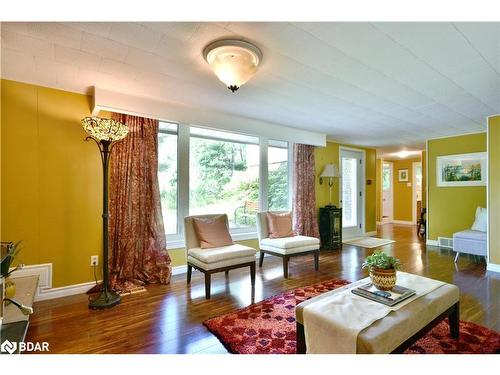 1359 St Vincent St Street, Springwater, ON - Indoor Photo Showing Living Room