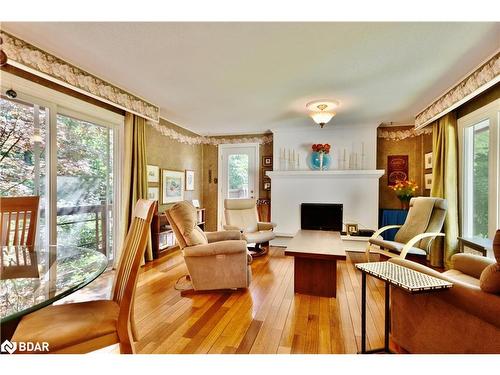 1359 St Vincent St Street, Springwater, ON - Indoor Photo Showing Living Room