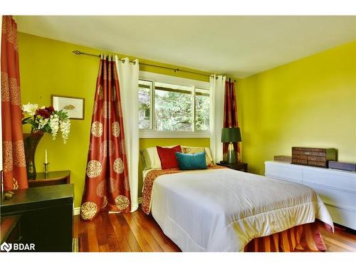 1359 St Vincent St Street, Springwater, ON - Indoor Photo Showing Bedroom