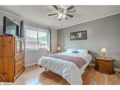 941 Victoria Street, Midland, ON - Indoor Photo Showing Bedroom