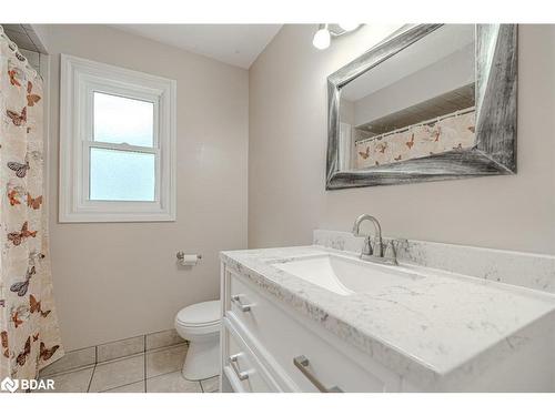 941 Victoria Street, Midland, ON - Indoor Photo Showing Bathroom