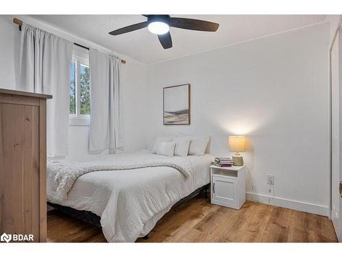 223 Cliff Road, Barrie, ON - Indoor Photo Showing Bedroom