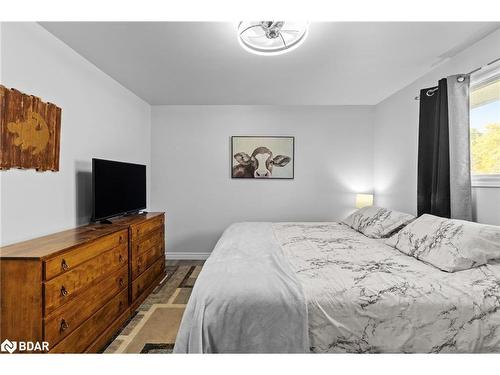 264 Warrington Road, Clearview, ON - Indoor Photo Showing Bedroom