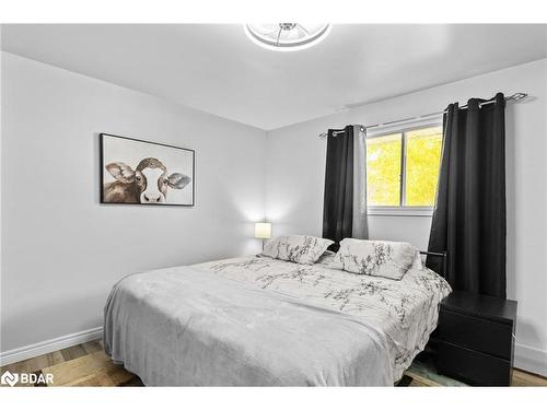 264 Warrington Road, Clearview, ON - Indoor Photo Showing Bedroom