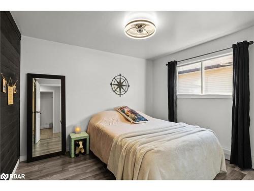 264 Warrington Road, Clearview, ON - Indoor Photo Showing Bedroom