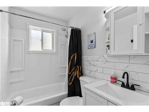 264 Warrington Road, Clearview, ON - Indoor Photo Showing Bathroom