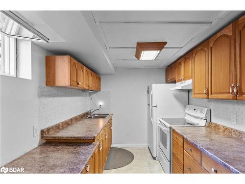 264 Warrington Road, Clearview, ON - Indoor Photo Showing Kitchen With Double Sink