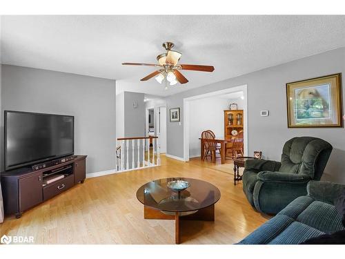 314 Riverside Drive, Bobcaygeon, ON - Indoor Photo Showing Living Room