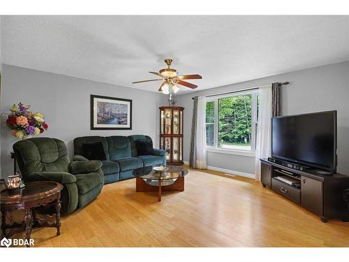 314 Riverside Drive, Bobcaygeon, ON - Indoor Photo Showing Living Room