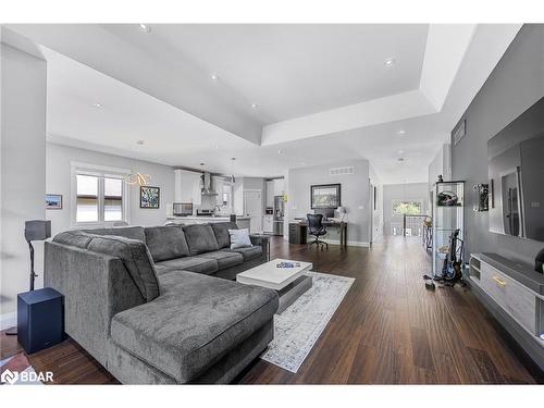 1088 Belle Aire Beach Road, Lefroy, ON - Indoor Photo Showing Living Room