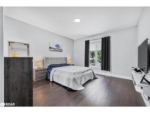 1088 Belle Aire Beach Road, Lefroy, ON - Indoor Photo Showing Bedroom