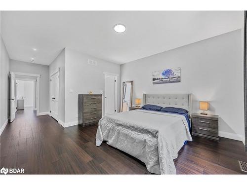 1088 Belle Aire Beach Road, Lefroy, ON - Indoor Photo Showing Bedroom