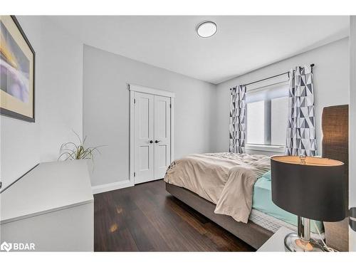 1088 Belle Aire Beach Road, Lefroy, ON - Indoor Photo Showing Bedroom