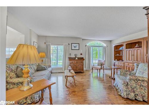 93 Bayshore Drive, Brechin, ON - Indoor Photo Showing Living Room