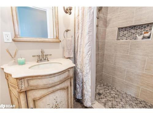 54 Nelson Street W, Alliston, ON - Indoor Photo Showing Bathroom