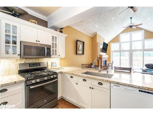 54 Nelson Street W, Alliston, ON - Indoor Photo Showing Kitchen