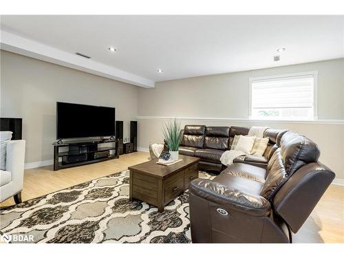 18 Todd Drive, Barrie, ON - Indoor Photo Showing Living Room