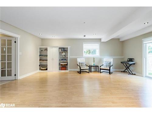 18 Todd Drive, Barrie, ON - Indoor Photo Showing Living Room