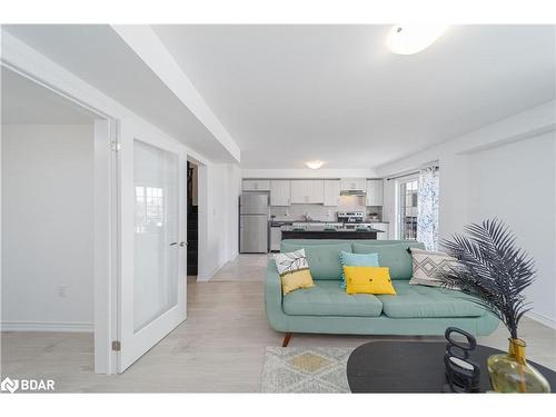 42 Hay Lane, Barrie, ON - Indoor Photo Showing Living Room