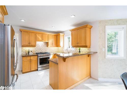 15 Fawn Crescent, Barrie, ON - Indoor Photo Showing Kitchen