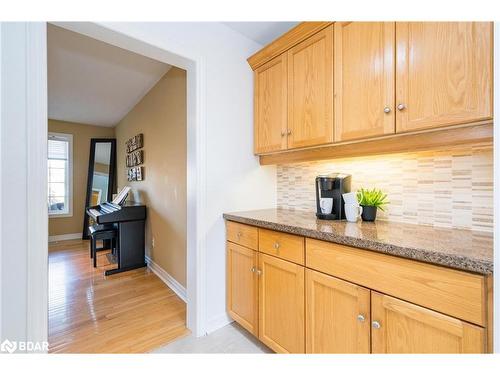 15 Fawn Crescent, Barrie, ON - Indoor Photo Showing Kitchen