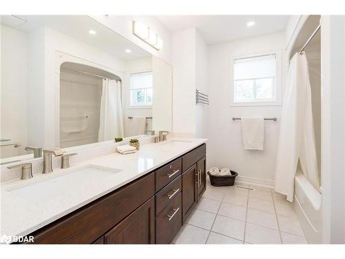 15 Fawn Crescent, Barrie, ON - Indoor Photo Showing Bathroom