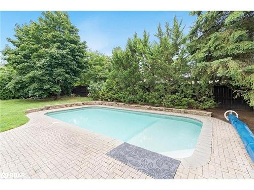 15 Fawn Crescent, Barrie, ON - Outdoor With In Ground Pool With Backyard