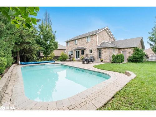 15 Fawn Crescent, Barrie, ON - Outdoor With In Ground Pool With Backyard