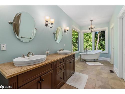 1220 Shoreview Drive, Innisfil, ON - Indoor Photo Showing Bathroom