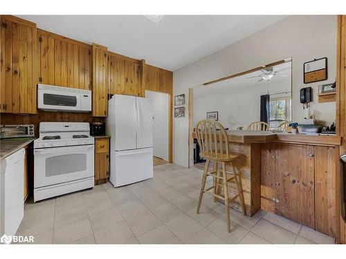 18 Frances Street N, Barrie, ON - Indoor Photo Showing Kitchen