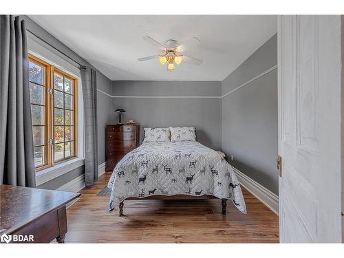 18 Frances Street N, Barrie, ON - Indoor Photo Showing Bedroom